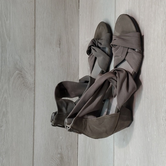 NEW Eileen Fisher Women Joy Mesh Knot Crisscross Heels Sandals shoes sz 8.5 - Picture 3 of 11